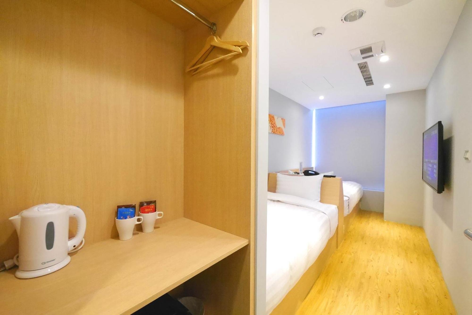 Shin Sei Bashi Hotel Taichung Room photo