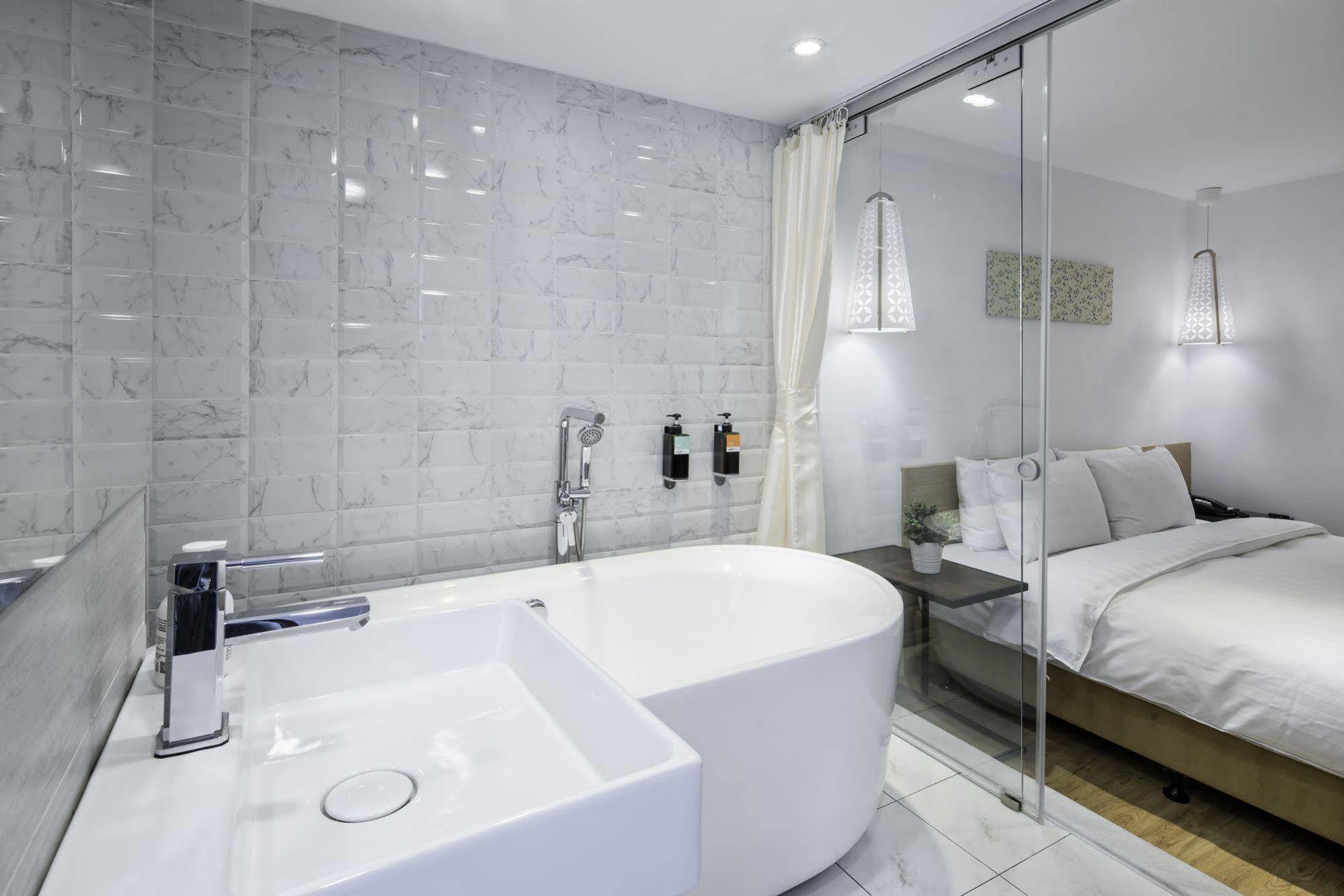 Shin Sei Bashi Hotel Taichung Exterior photo