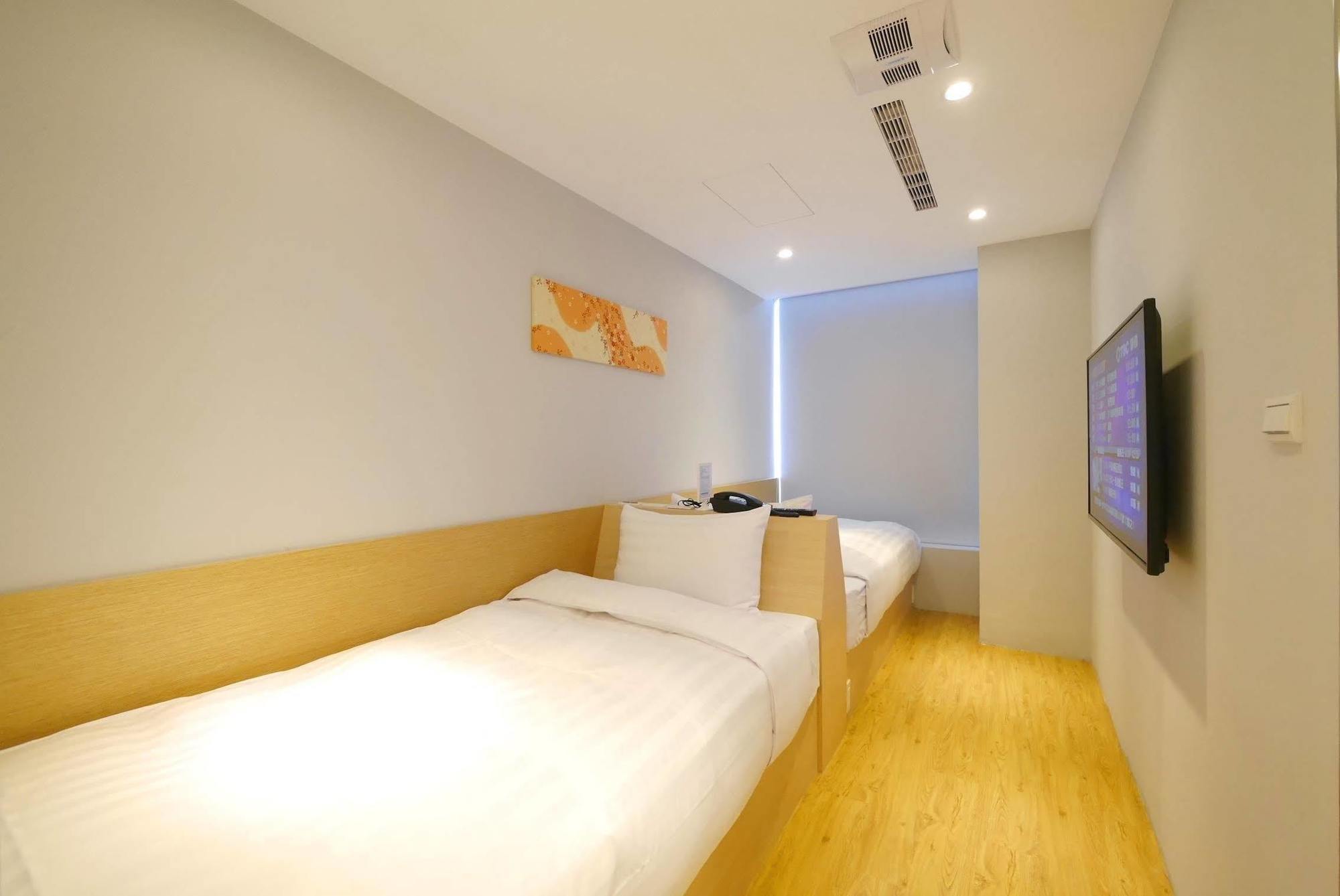 Shin Sei Bashi Hotel Taichung Exterior photo